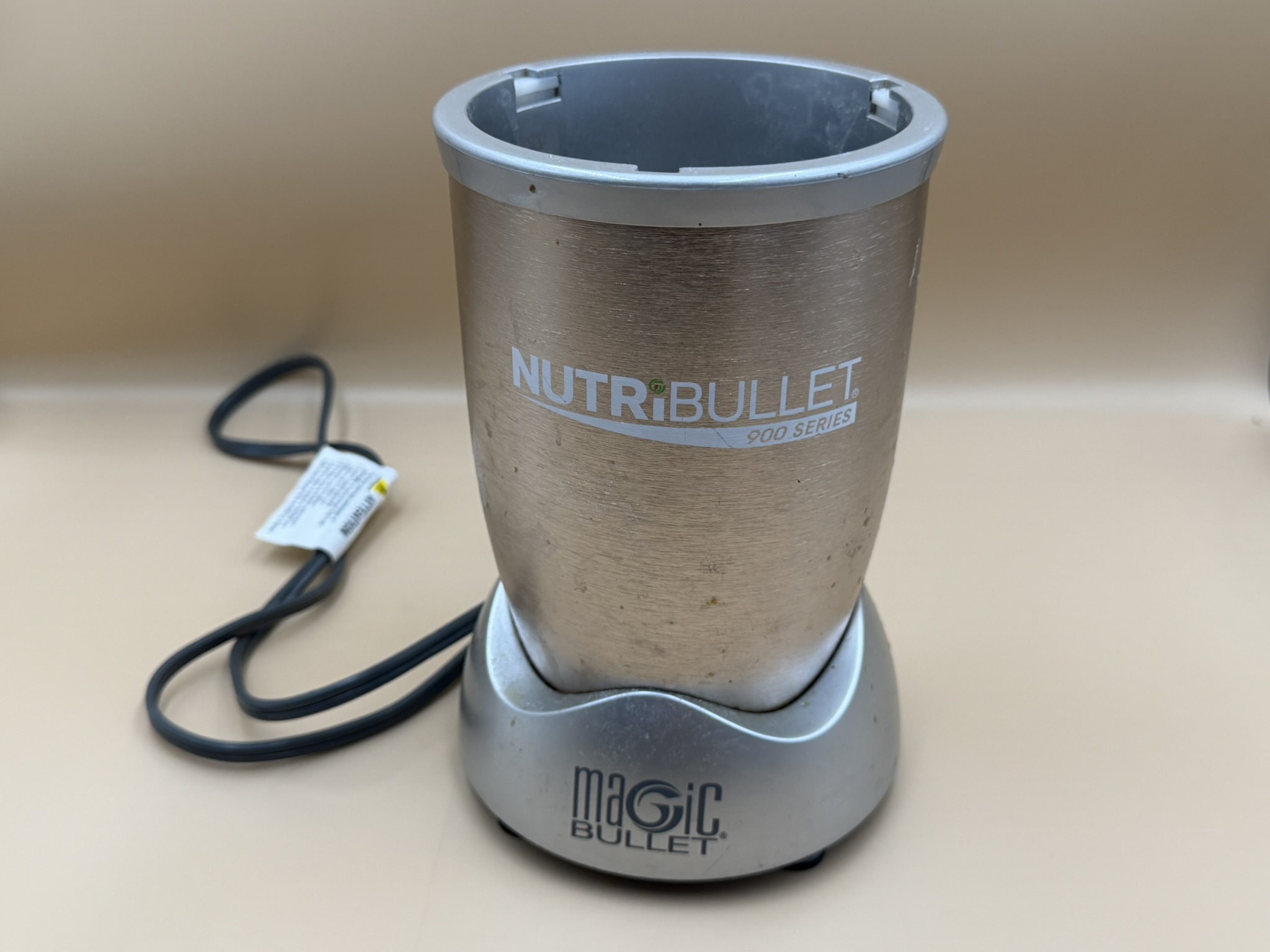 Compact 900-watt bullet blender